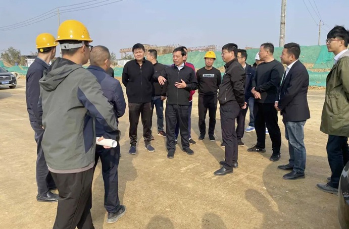 市政公用集團(tuán)萬義輝深入朱橋東路綜合管廊及基礎(chǔ)設(shè)施建設(shè)工程、昌東三路道路建設(shè)工程檢查指導(dǎo)