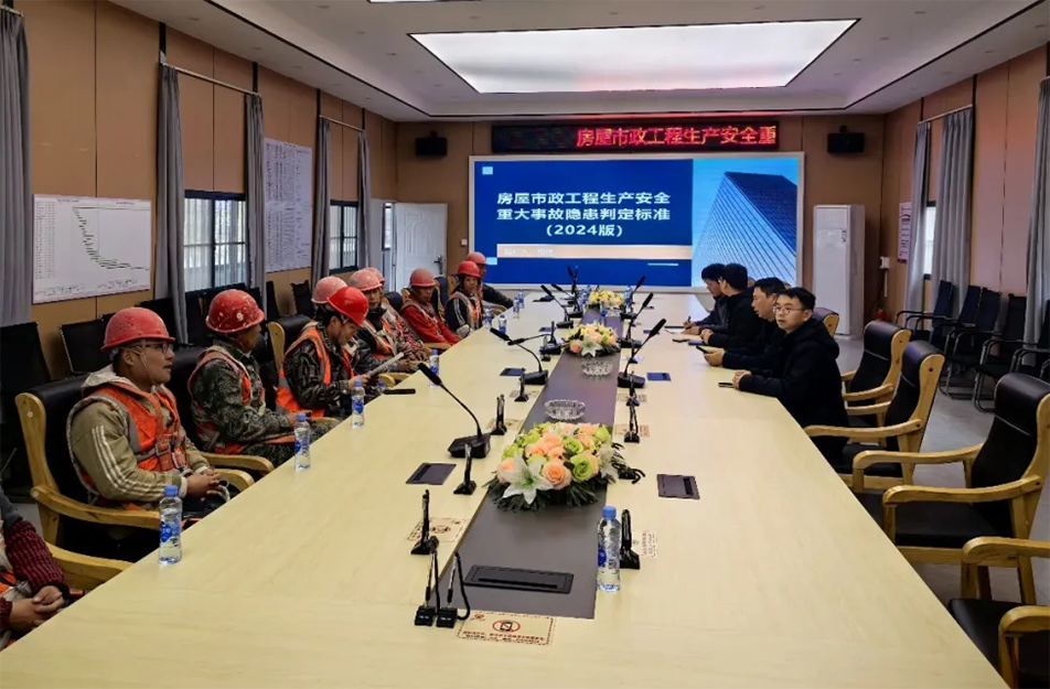 高處作業(yè)安全培訓(xùn)｜腳手架搭設(shè)、防墜落措施與事故警示教育